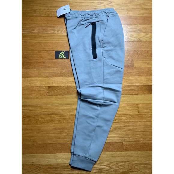 Men’s X Large Nike Sportswear Tech Fleece “Particle Grey” Athletic Jogger Pants - Picture 2 of 4